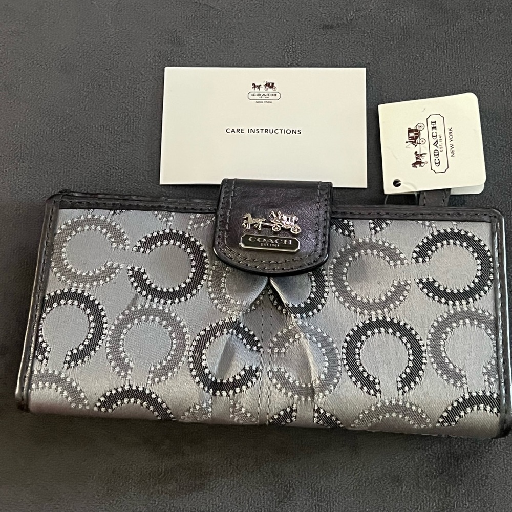 COACH NWT Grey Silver OP Art Signature Wallet Authentic